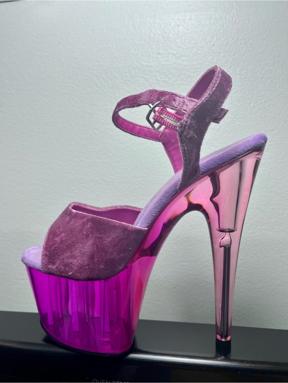 Pleaser Women's Pink Velvet Platform 7” Heels